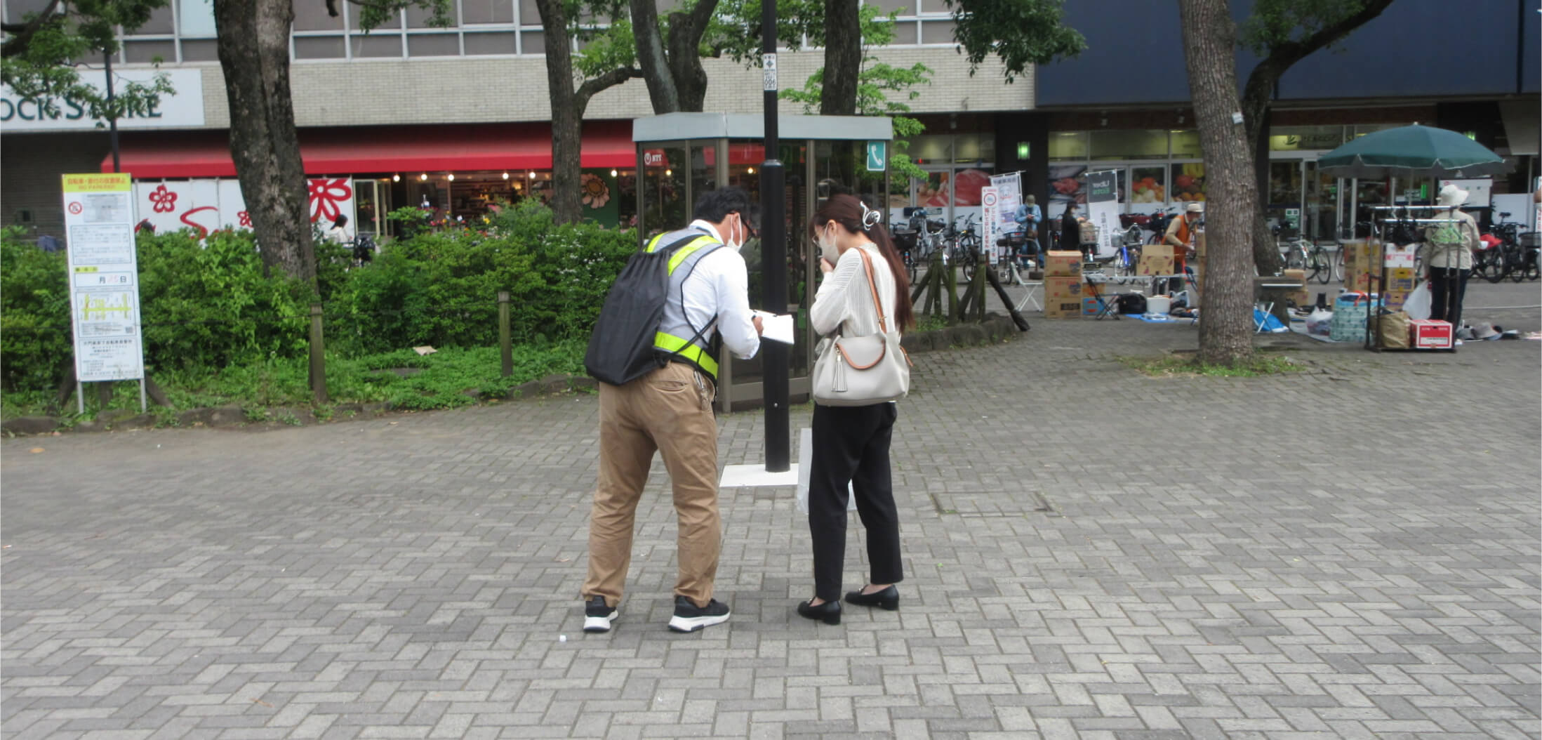 picture: A man conducts a survey of event participants